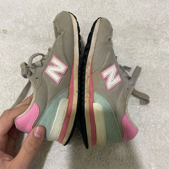 New Balance Girls Pink Gray 515 Sneakers US 1.5 EU 33 Athletic Running Shoes - Picture 3 of 11